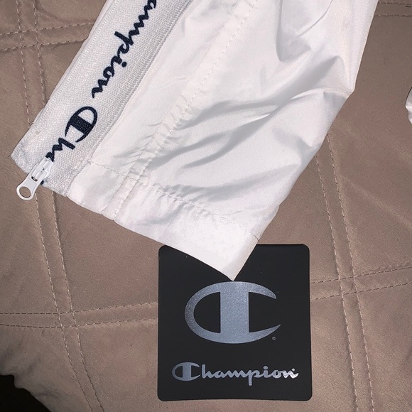 Champion Crop Windbreaker - Picture 5 of 7